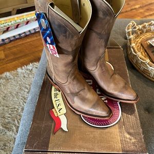 BRAND NEW! Never Worn! Nocona Collegiate cowboy boots. Hook’em Horns!